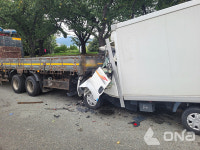 부산 사상구 강변대로서 화물차끼리 추돌 사고…1명 사망