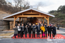 중랑구 봉화산 옹기문화마당 준공...박승진 서울시의원 제막식 참석