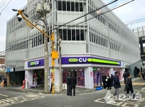 [현장] 유행하는 디저트 궁금하면 성수로 CU, 디저트파크 오픈