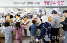 화성시의회 도시건설위 설명절 복지시설 찾아 봉사활동