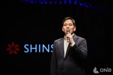 정용진 회장, 이마트·신세계프라퍼티 대표 맡는다…책임경영 강화