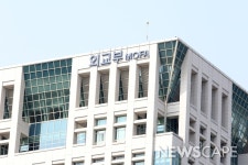 외교부, 아베 야스쿠니 공물 봉납에 