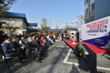 대구 남구종합사회복지관 새단장...기초자치단체 최초 스크린 파크골프장 문 열어