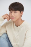 가수 최우진이 스타뮤직컴퍼니와 전속계약을 맺고 본격 활동