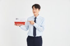 치킨 프랜차이즈 당치땡, 하이라이트 멤버 윤두준 모델로 선정