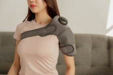 멜킨스포츠, 마사지 기능 더한 온열 찜질기 바른 그래핀 무릎 찜질 마사지기 출시