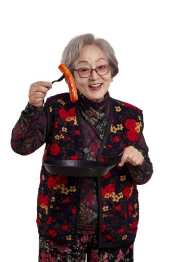 할머니가래떡볶이, 배우 김영옥 모델 계약