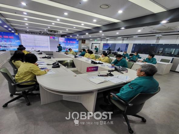 부산시, 한파와 강풍 동반한 기상상황에서 취약계층 보호에 총력 - 대책 회의 및 예방 활동 강조