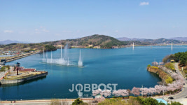 논산시, 논산탑정호출렁다리 200만 명의 발길 담다