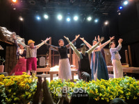 여우들의 코믹한 일상, 연극 여자만세2 호평