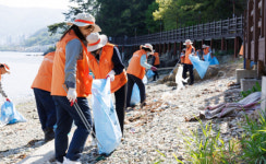 한화오션, 거제 느태방파제·옥포항 일대 해양 쓰레기 수거