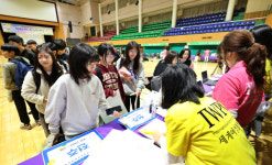 [포토] IWPG 글로벌 12국, 평화를 그리는 청소년들...친구들과 왔어요