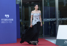 [JP포토] 배우 수현, 부천영화제 레드카펫서 우아함 뽐내다