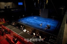 [리뷰]65년생 김부장의 죽음, 70분 오페라에 담기다