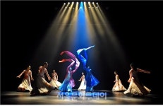윤덕경무용단 아리랑 Factory, 기쁨도 슬픔도 넘치지 않고…아리랑을 전하다