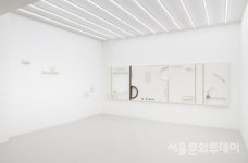 유지영 개인전 《Cupboard》…집과 회화 구성 체계 견줘 바라보는 전시