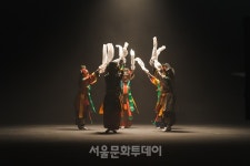 [현장리뷰] MMCA 특별전 《생의 찬미》, 한국미술사 속 채색화 다시 일으켜