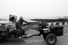 [정영신의 장터이야기 56] 경운기 타고 장 나들이하는 노부부의 하루