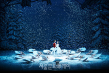 유니버설발레단, 호두까기인형으로 연말 장식