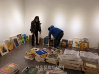미술 시장 문턱 낮춘 《혜화아트페어-소담한 선물전》 개최