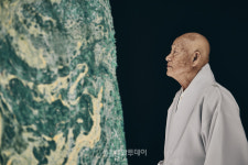 [현장스케치] 그윽한 옻의 물성 속으로…성파 스님 특별전 《COSMOS》