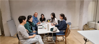 청년-노년 세대 통합을 말하다…극단 지금여기 ＜솔리다리우스＞