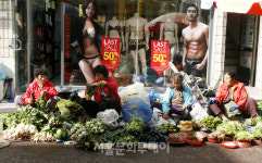 [정영신의 장터이야기 100] 닷새마다 열리는 오일장을 기다리는 어매들