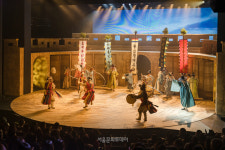 줄 위를 걷던 사내, 소리로 세상을 건너다…국립창극단 ＜이날치傳＞