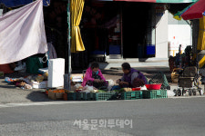 [정영신의 장터이야기 110] 장터의 시간, 할매의 얼굴