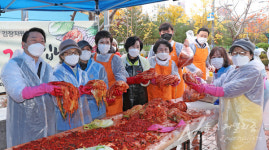 김은혜 의원, 첫 눈오는 날 성남시 삼평동서 이웃돕기 김장행사가져