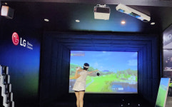 LG전자, 프로빔 프로젝터로 실감 나는 실내 골프 즐기자
