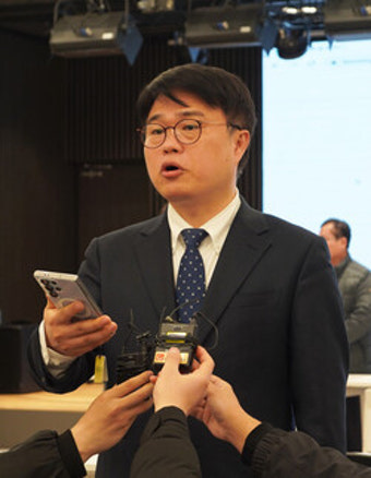 의사협회 회장에 '강경파' 임현택 당선… 대정부 투쟁 거세지나