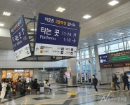 개통 20주년 KTX, 대한민국 대표열차로 우뚝… 철도승객 2명 중 1명 이용  