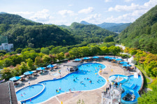 엘리시안 강촌에 내린 오페라하우스…여름 글램핑 감성 가득