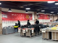 [짐 싸는 홈플러스 입점사①] 폐점하는 줄 알았어요…현장 찾은 소비자 혼선 계속