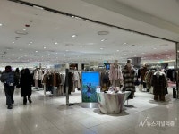 킬러 브랜드 공백에 정체성 흔들리는 AK플라자