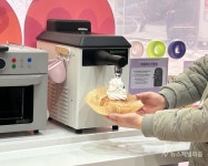 편의점 경쟁, 이제 디저트로…CU 성수 디저트파크 [현장]