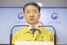 수도권도 PC방 영업 허용···14일부터 사회적 거리두기 2단계로 하향조정