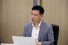 코로나 공포감 조성 중단···일상 복귀로 정책 전환해야