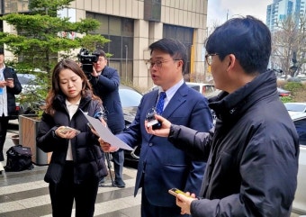 [포토뉴스] 의협 비대위, 김택우-박명하 위원장 경찰 소환 조사 현장