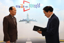 의성군, 이희준 시혜기념비 문화유산 지정서 전달