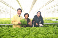 권익현 부안군수, 유럽형 상추재배 스마트팜 애로사항 청취