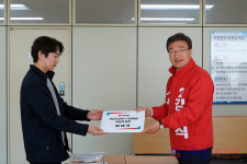 [포토]  후보자 등록하는 국민의힘 김대식 부산 사상구 국회의원 후보