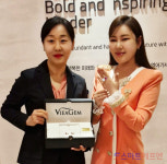 보람그룹 비아생명공학, 가수 송가인에 생체보석 비아젬 선물