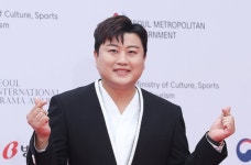 술잔에 입만 댄 김호중...경찰, '뺑소니·운전자 바꿔치기' 김호중 압수수색