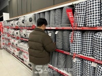 [르포] 메가푸드마켓 영등포점은 붐볐다···홈플러스, 폐점 국면 속 옥석 가리기