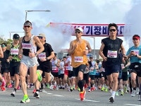 부산 기장 바다 수놓은 1만여 건각들의 질주 ···2026 오션뷰 기장 바다 마라톤 성료