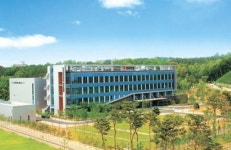 동화약품, 척추 임플란트 제조업체 메디쎄이 인수