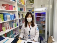 국적은 중국,  일본 약학대학 졸업, 개국은 한국에서