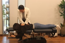 구부정한 자세로 인한 통증, 습관적인 바른 자세 유지 도움